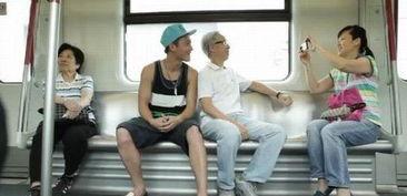 地铁偶遇明星,偶遇明星的瞬间惊喜