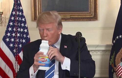 戴口罩上头条图片,街头戴口罩者成焦点，上头条！