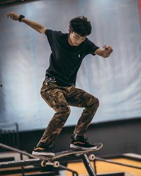 国外滑板网红男