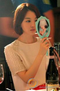 明星品酒图片,明星们的优雅品味与独特魅力